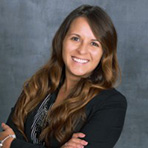 Stephanie Cholwanit Headshot